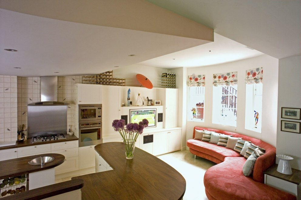 Notting Hill House | Kitchen and TV area | Interior Designers