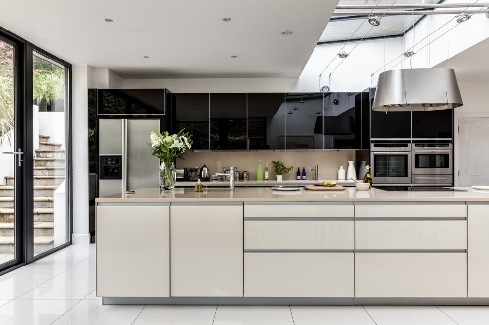 Contemporary living, Long Ditton, Surrey | Kitchen | Interior Designers