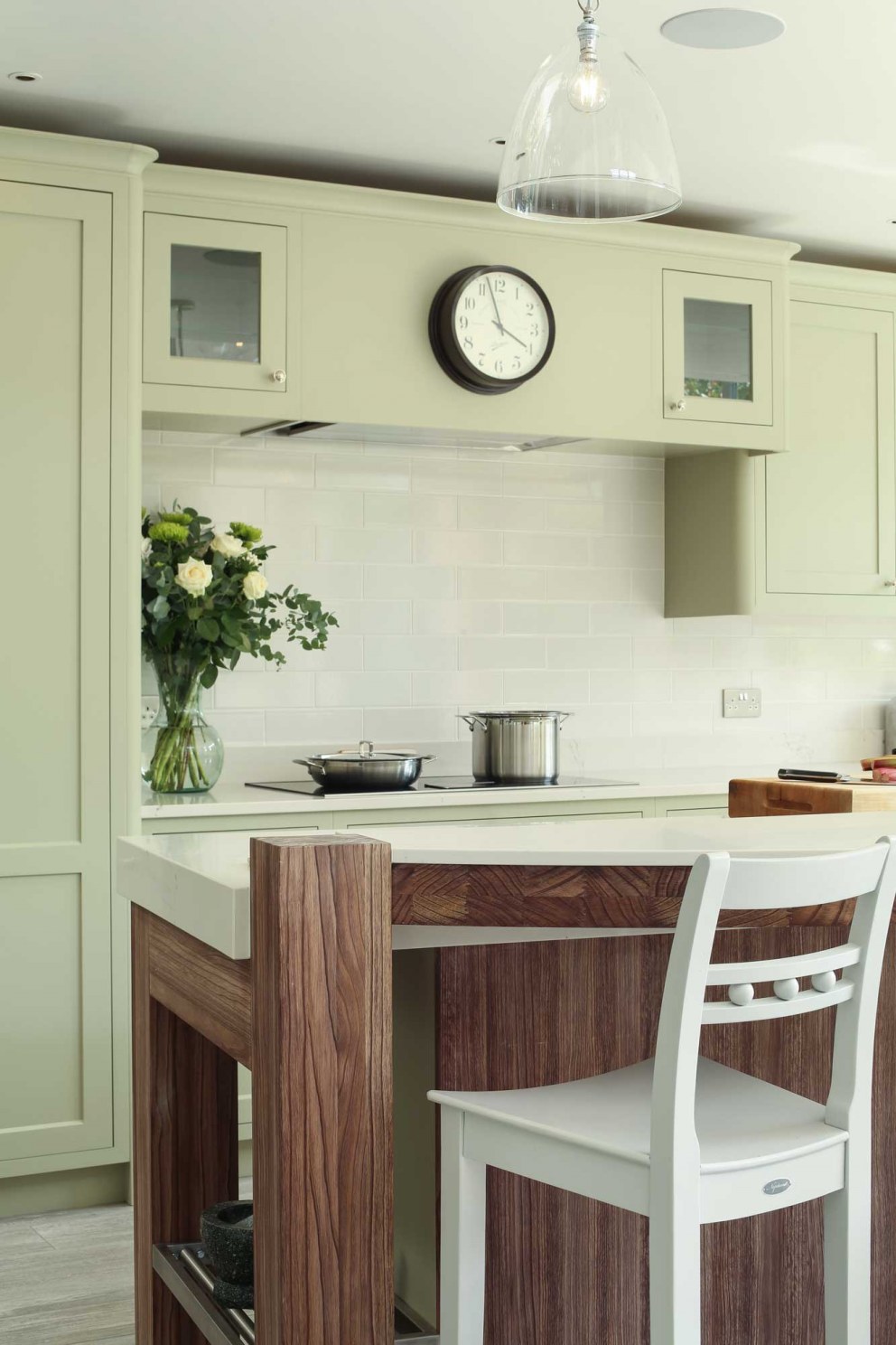 Classic Contemporary Family Kitchen | Kitchen Island  | Interior Designers