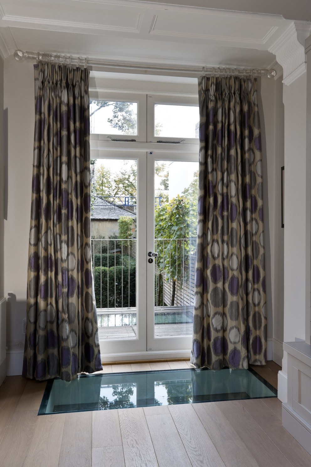 Notting Hill Gate | Curtains and glass floor details | Interior Designers