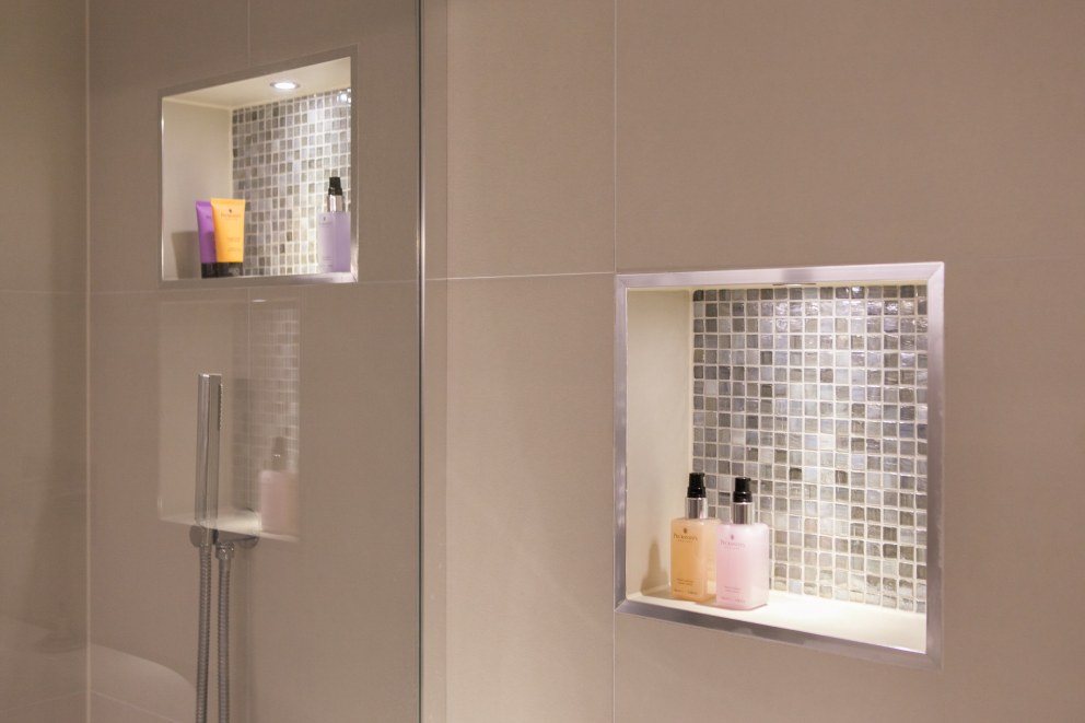 WEYBRIDGE HOUSE | Bathroom niches | Interior Designers
