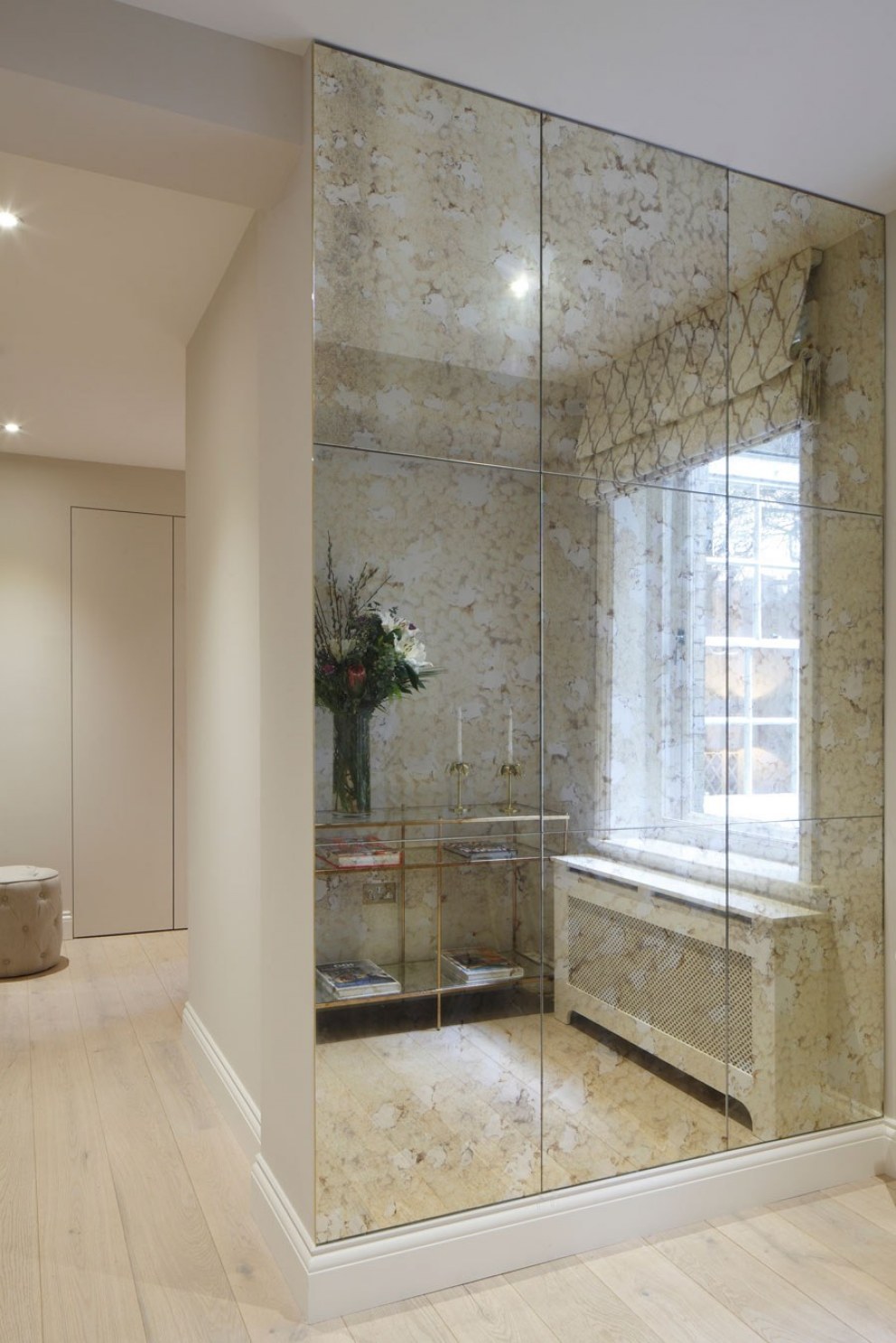 lateral apartment in the heart of South Kensington | Entrance | Interior Designers