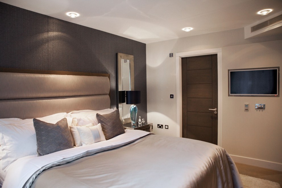Chelsea Harbour Apartment | Master Bedroom | Interior Designers