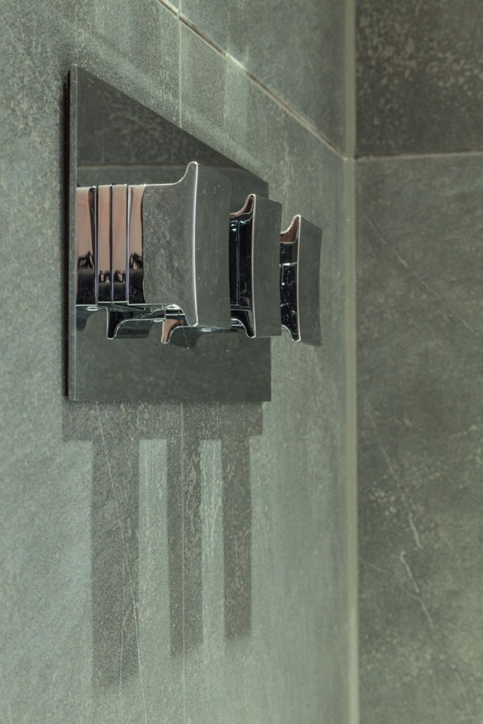 Contemporary East London Duplex - Butlers Wharf | Master Bathroom | Interior Designers