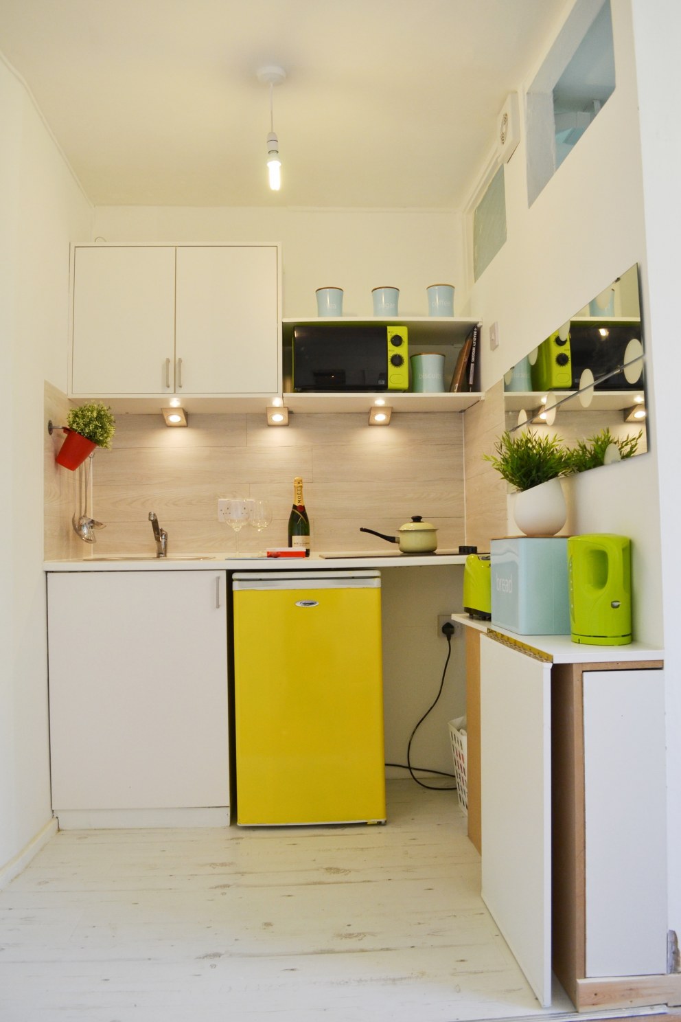 Stepney Green | Studio Flat Kitchen | Interior Designers