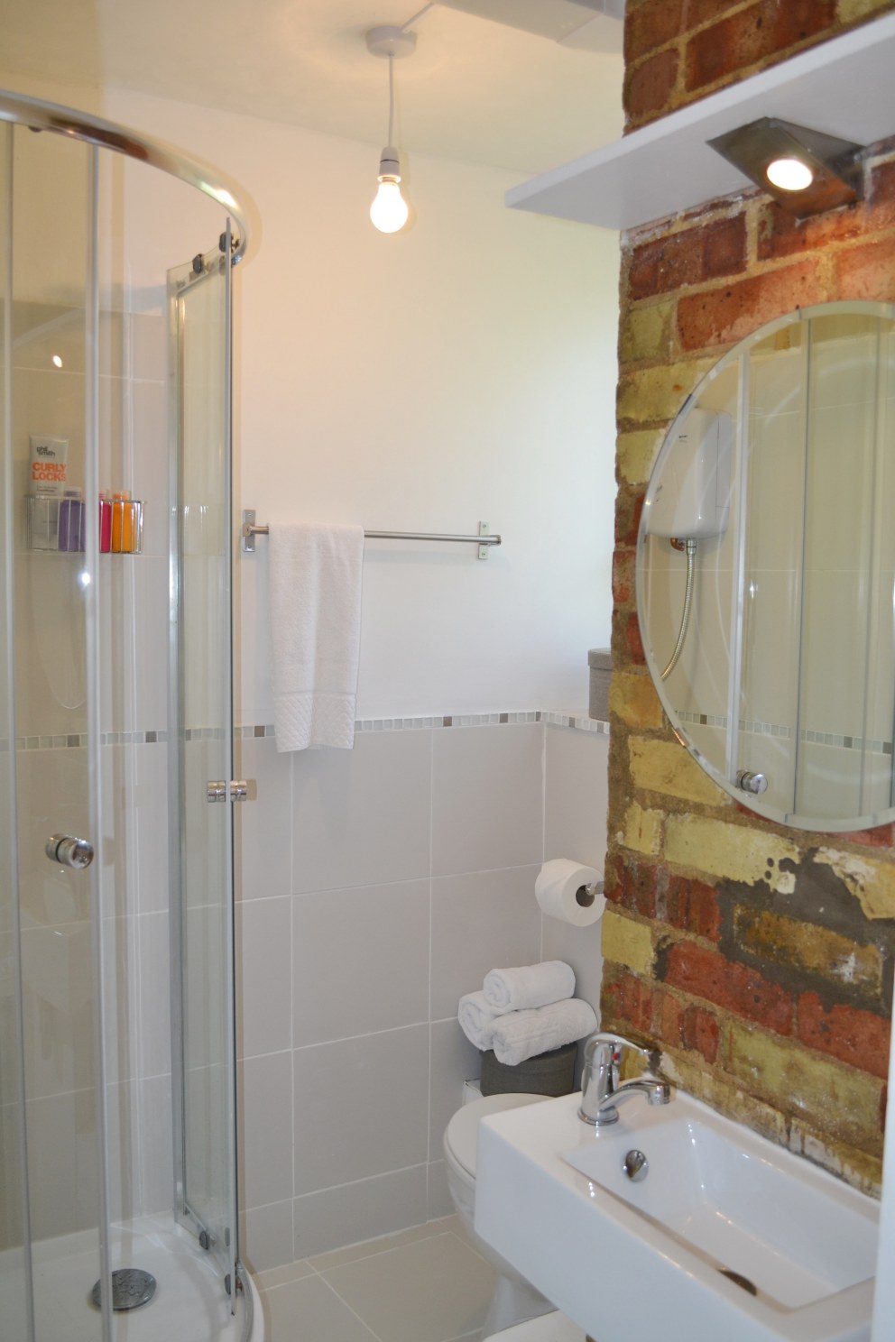 Stepney Green | Studio Flat Bathroom | Interior Designers