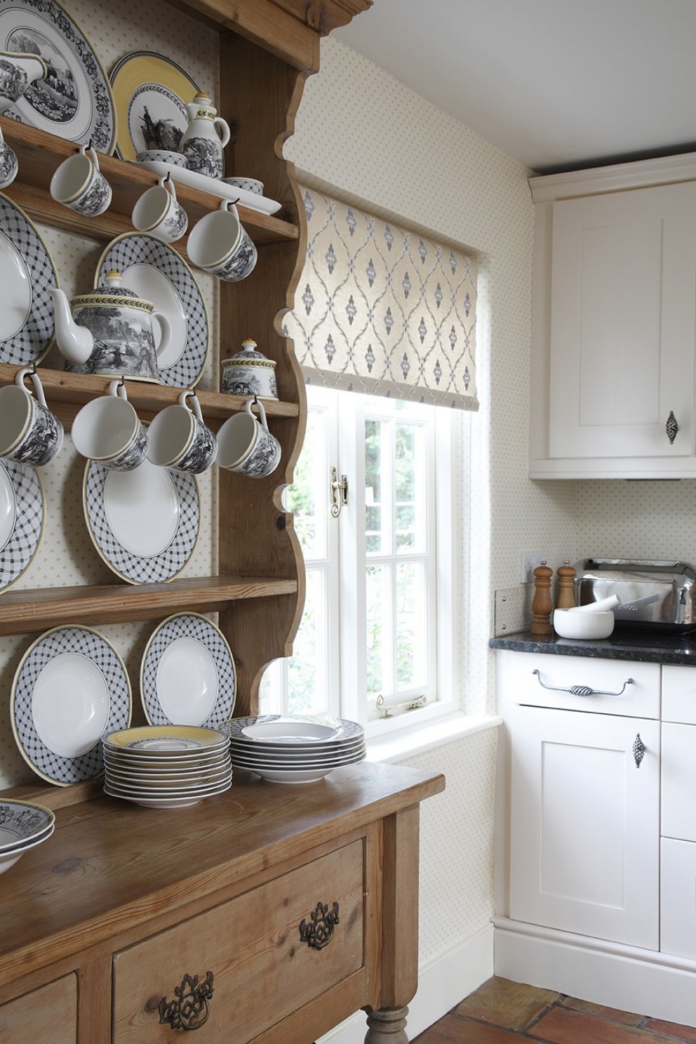 Hampshire Cottage | Kitchen | Interior Designers