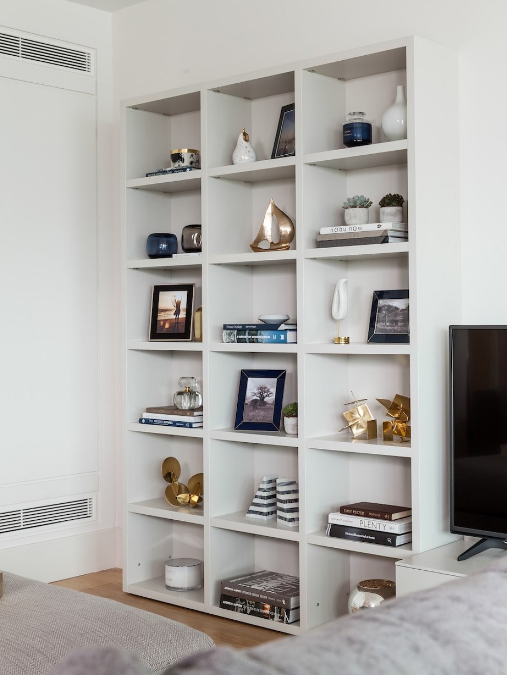 Vauxhall Riverside Apartment | Detailing: Bookcase | Interior Designers