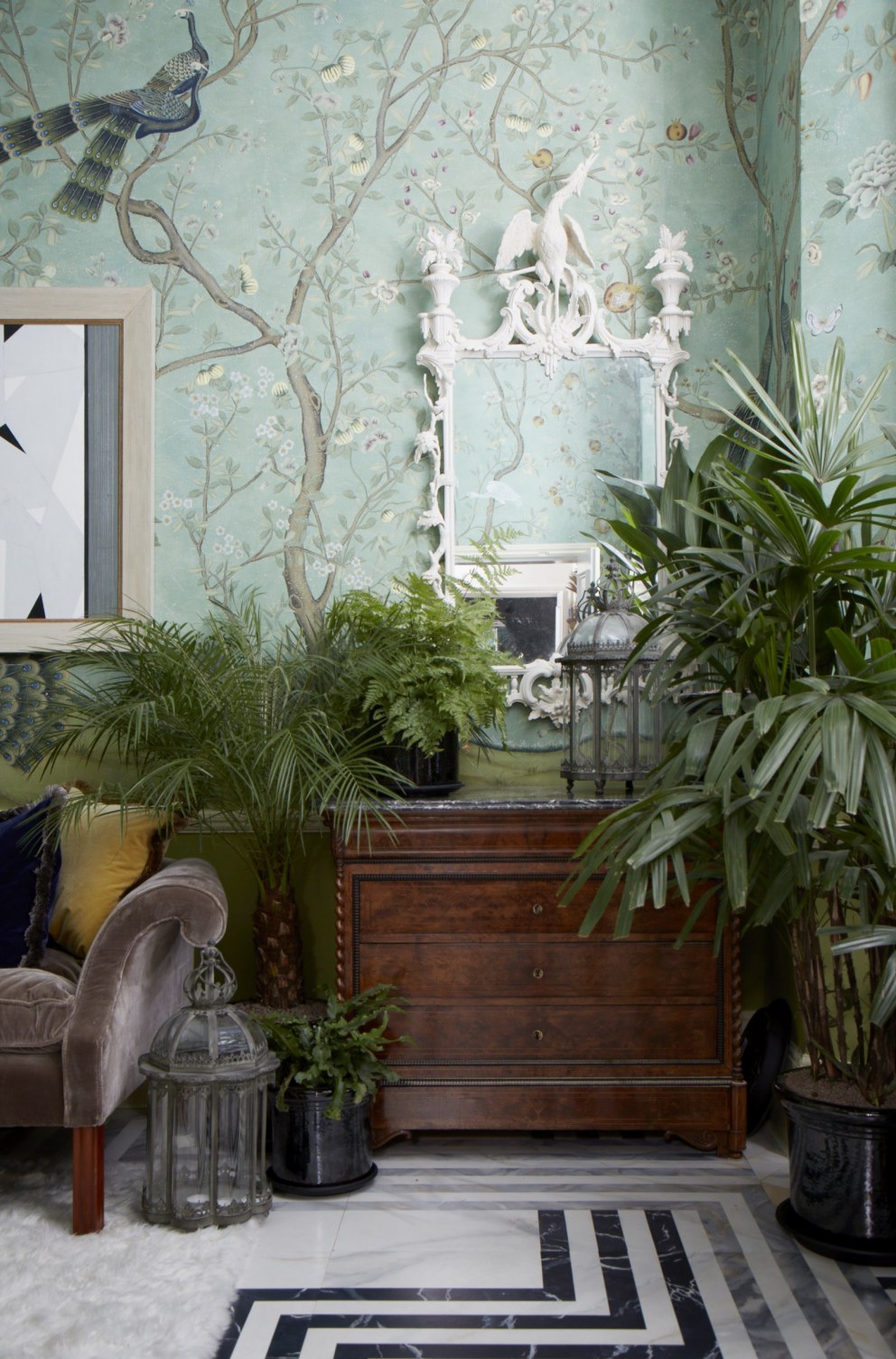 De Gournay Apartment | Sitting room | Interior Designers