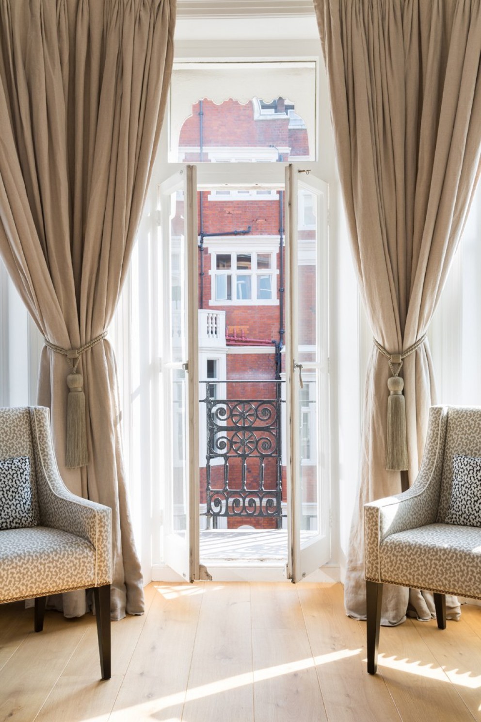 Sloane Square Apartment | Window Treatment | Interior Designers