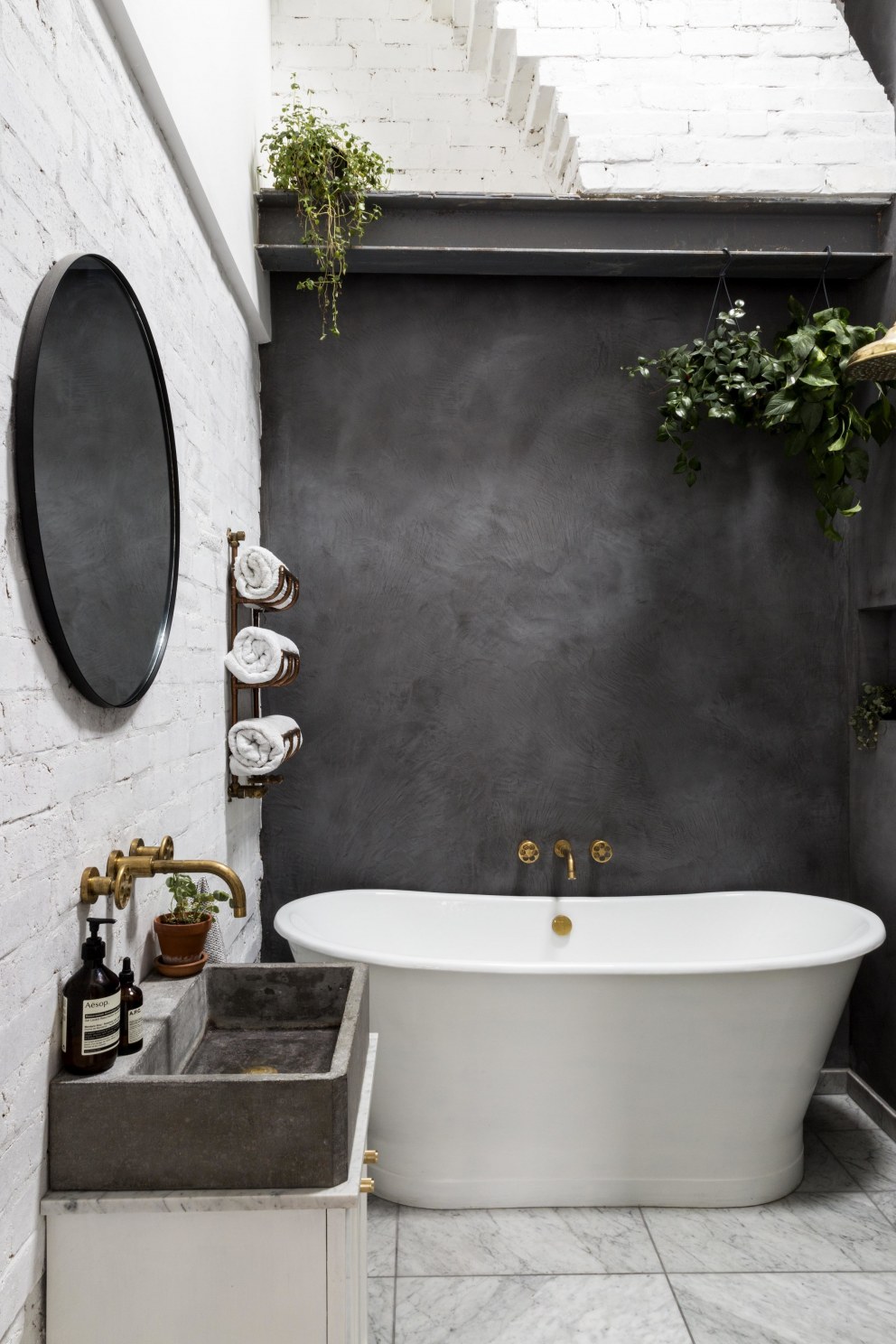 De Beauvoir Cottage | Master Bathroom | Interior Designers