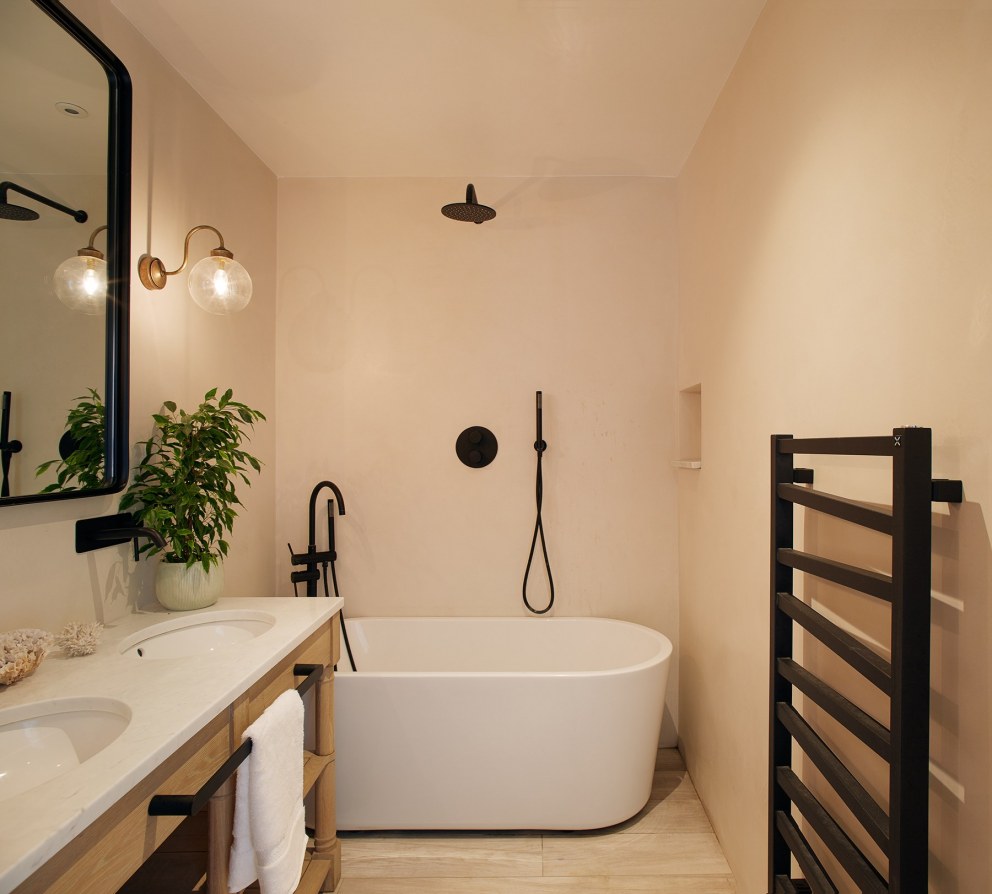 Laid Back Luxury | Master Bathroom | Interior Designers