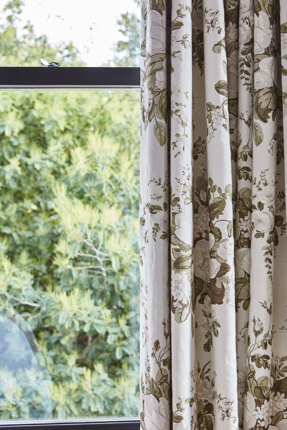 Queens Park | Master bedroom curtains | Interior Designers