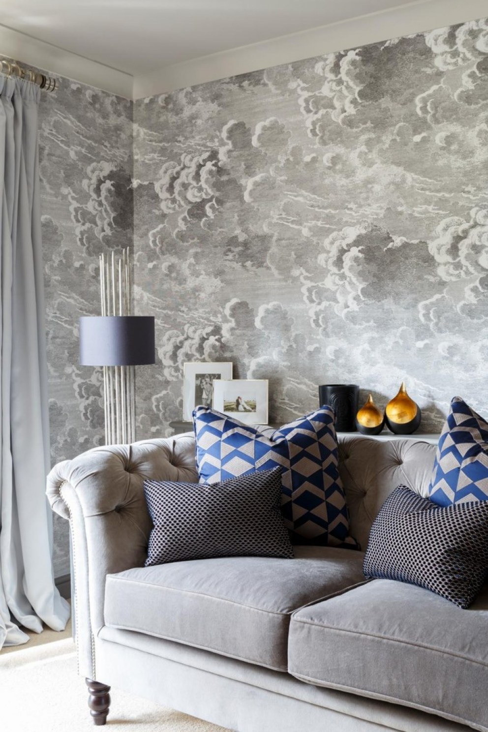 Cotswold Cottage | Sitting Room wallpaper | Interior Designers