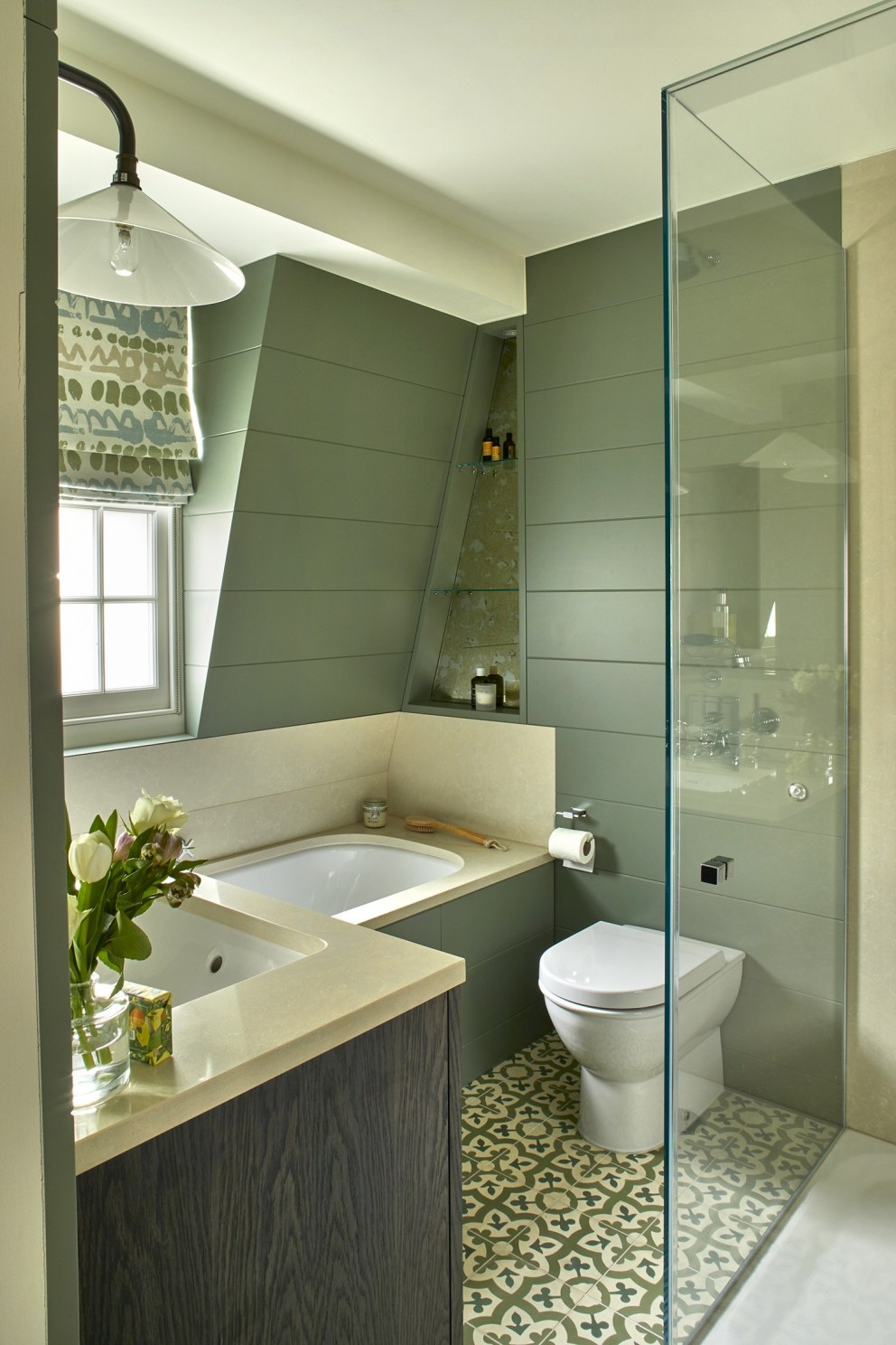 Chelsea Family Town House | Master Bathroom | Interior Designers