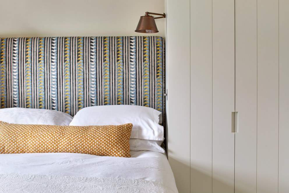 Notting Hill Bachelors Flat | Guest Bedroom | Interior Designers