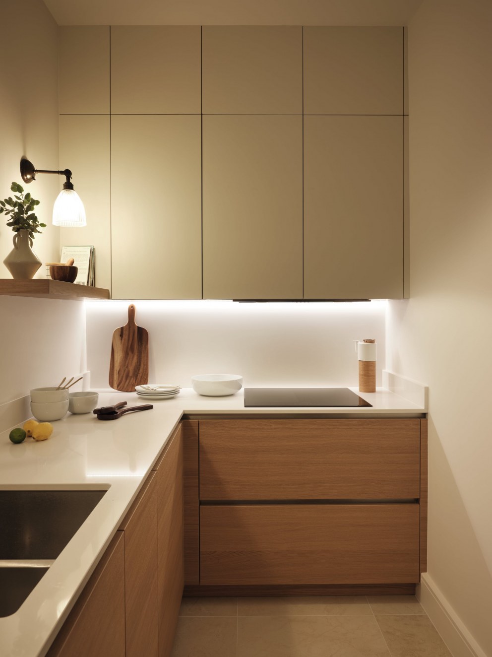 Contemporary Mayfair apartment | Kitchen | Interior Designers