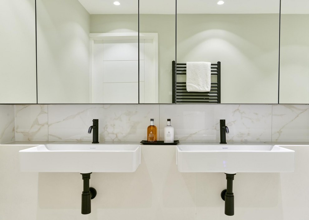 Home gym and entertainment space | Bathroom | Interior Designers