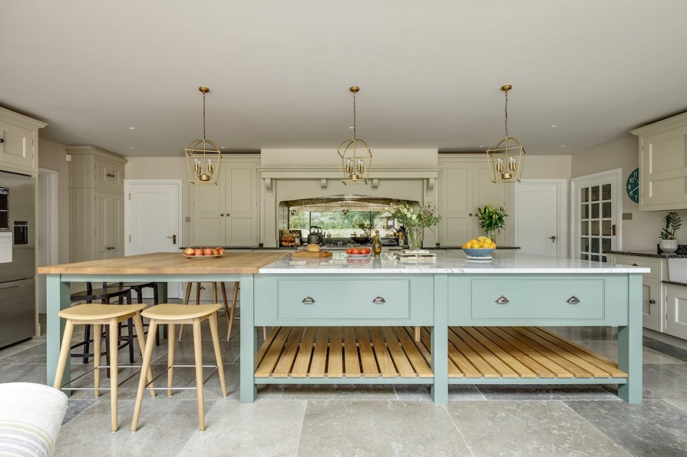 Country House Living, Peaslake, Surrey Hills | Country house kitchen/dining  | Interior Designers