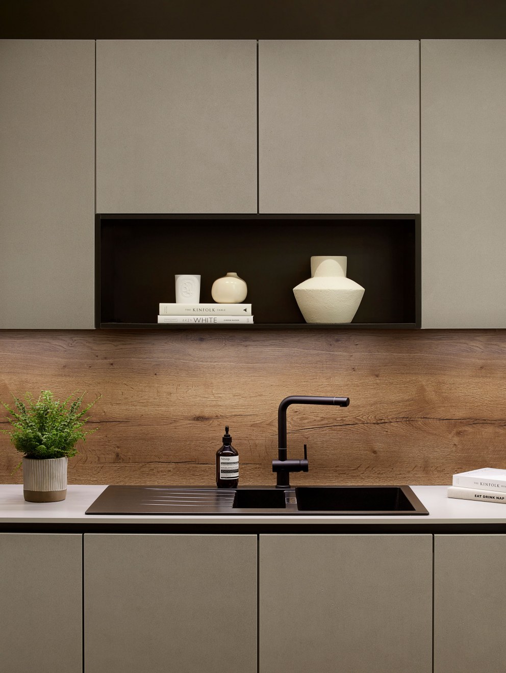 Hampstead Heath Apartment | Kitchen & DIning  | Interior Designers