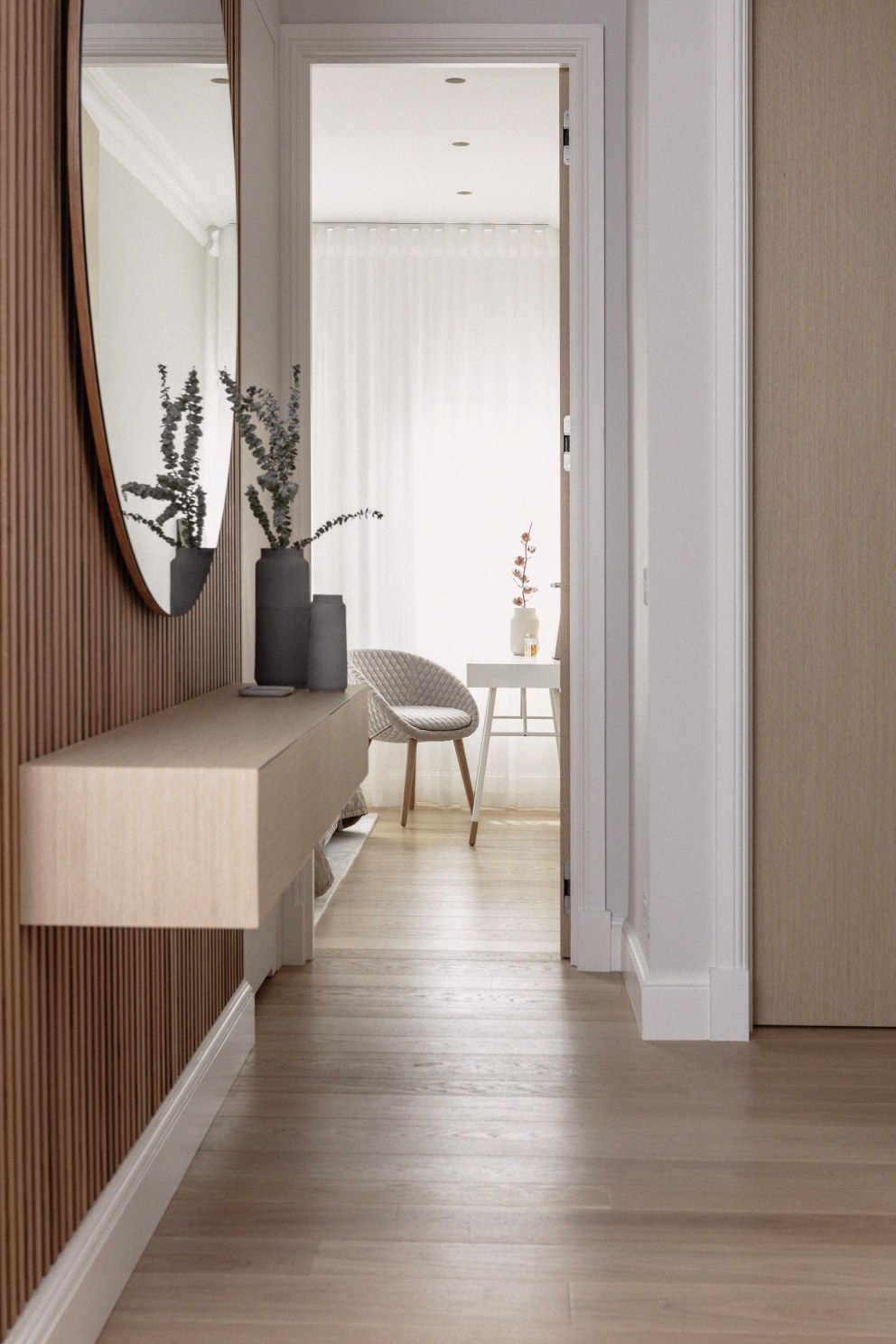 Chelsea - Refurbishment & FF&E | Bespoke cladding and mirror for entrance | Interior Designers