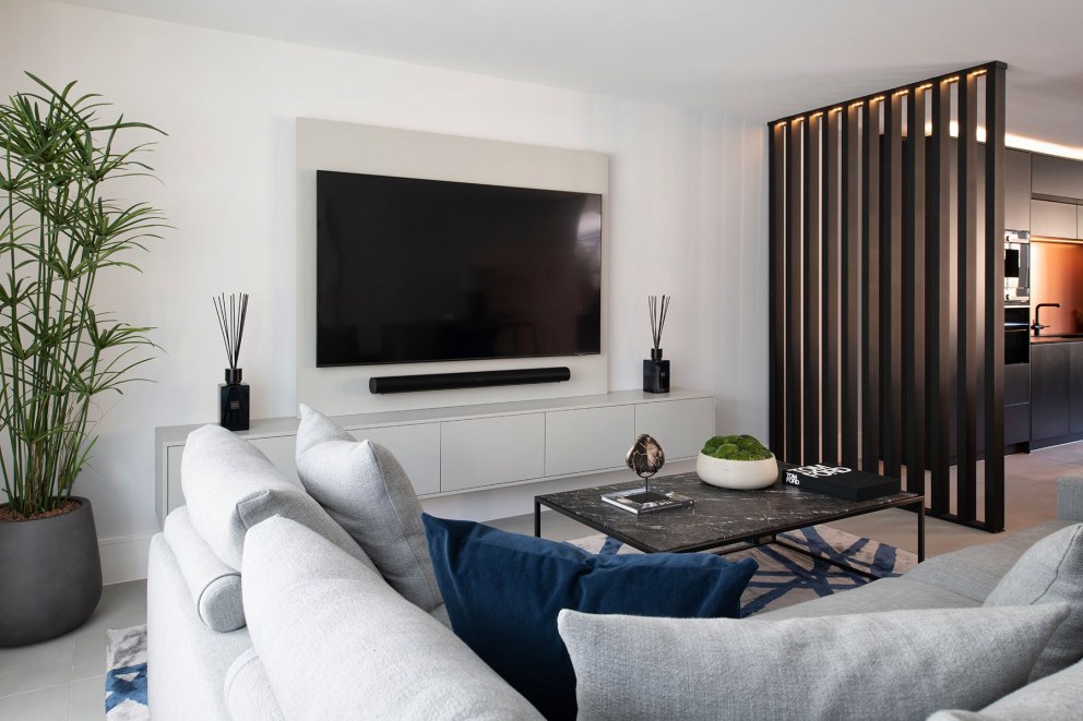Open plan / New build Milton Keynes Mansion - InteriorDesigners.net