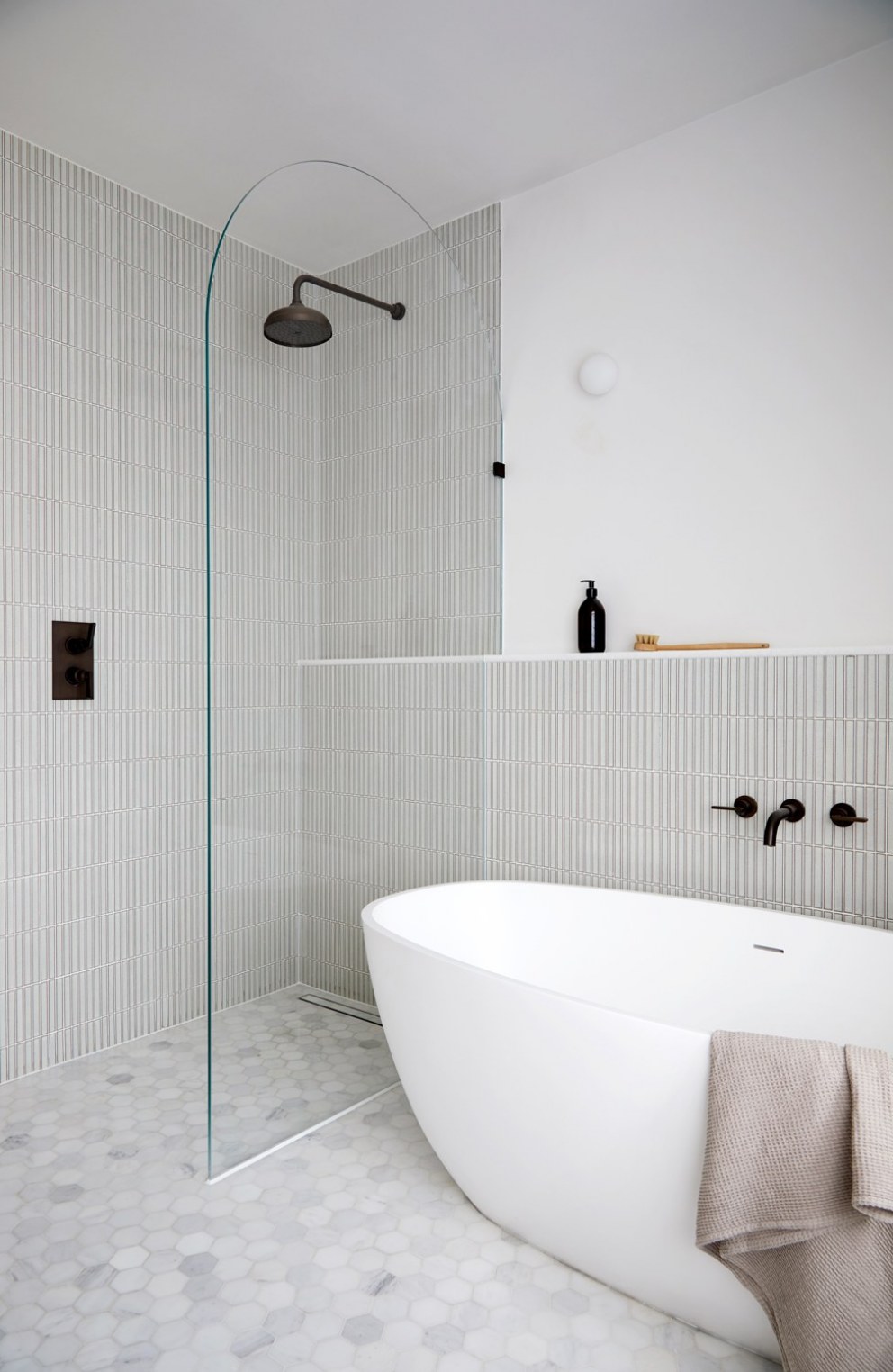 Wimbledon residence | Family bathroom | Interior Designers