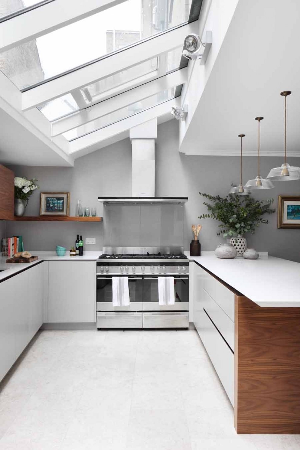 Notting Hill Mid-Century Townhouse | Kitchen | Interior Designers