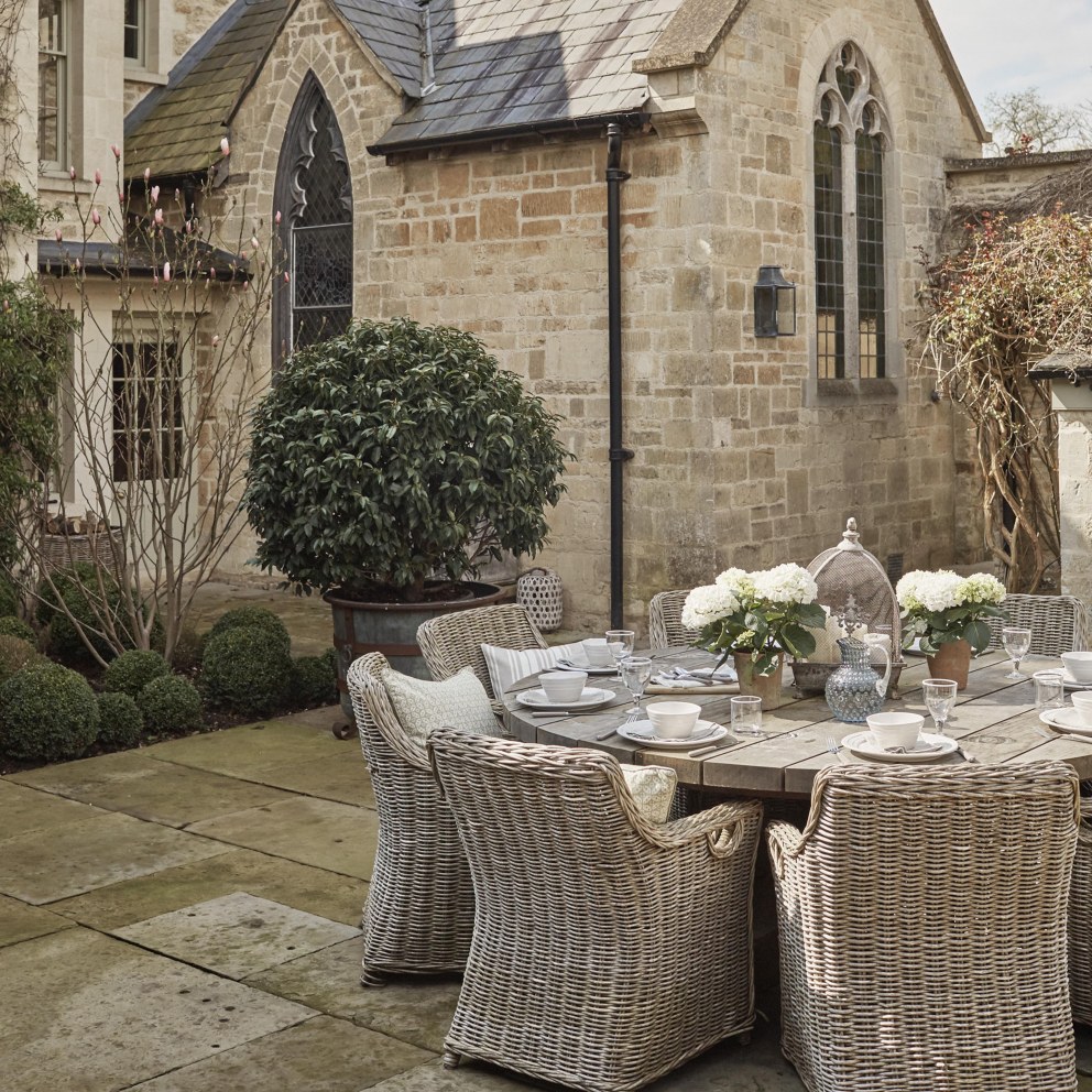 Country Manor House  | Outside dining  | Interior Designers