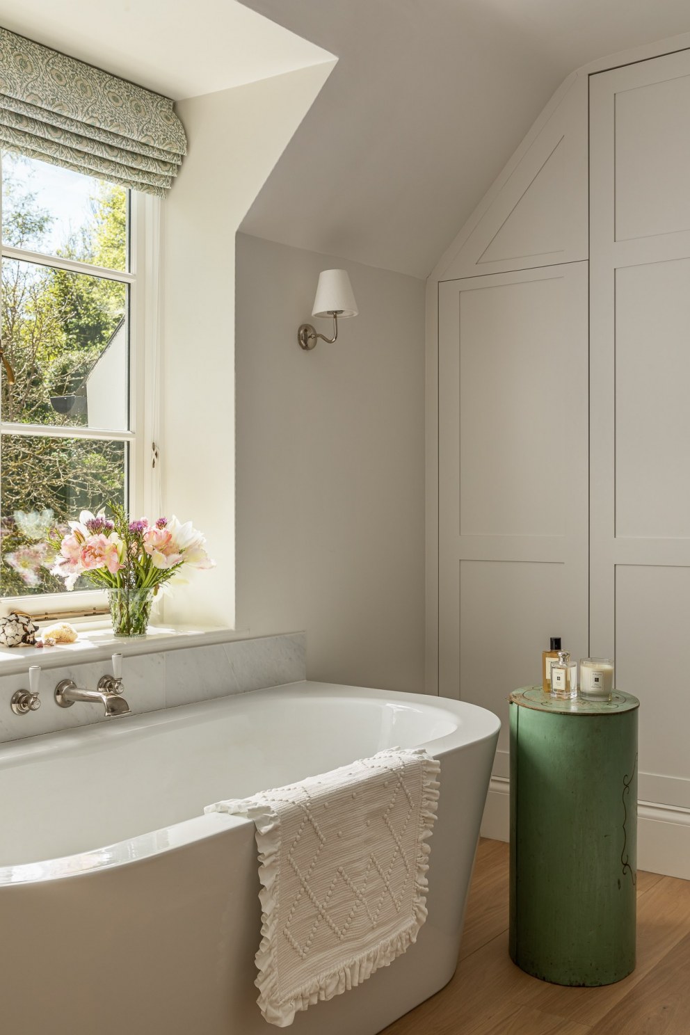 Hampshire Farmhouse | bathroom | Interior Designers