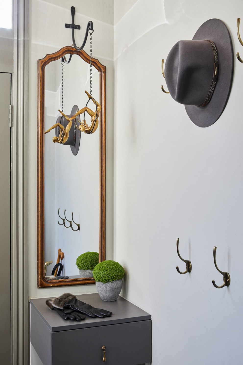 Entry hall / Bayswater pad - InteriorDesigners.net