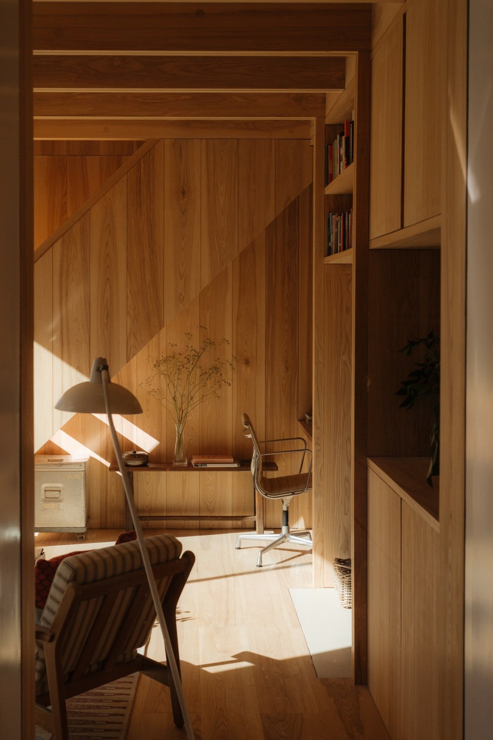 Coach House, East Dulwich | Wood-lined scandi living room | Interior Designers