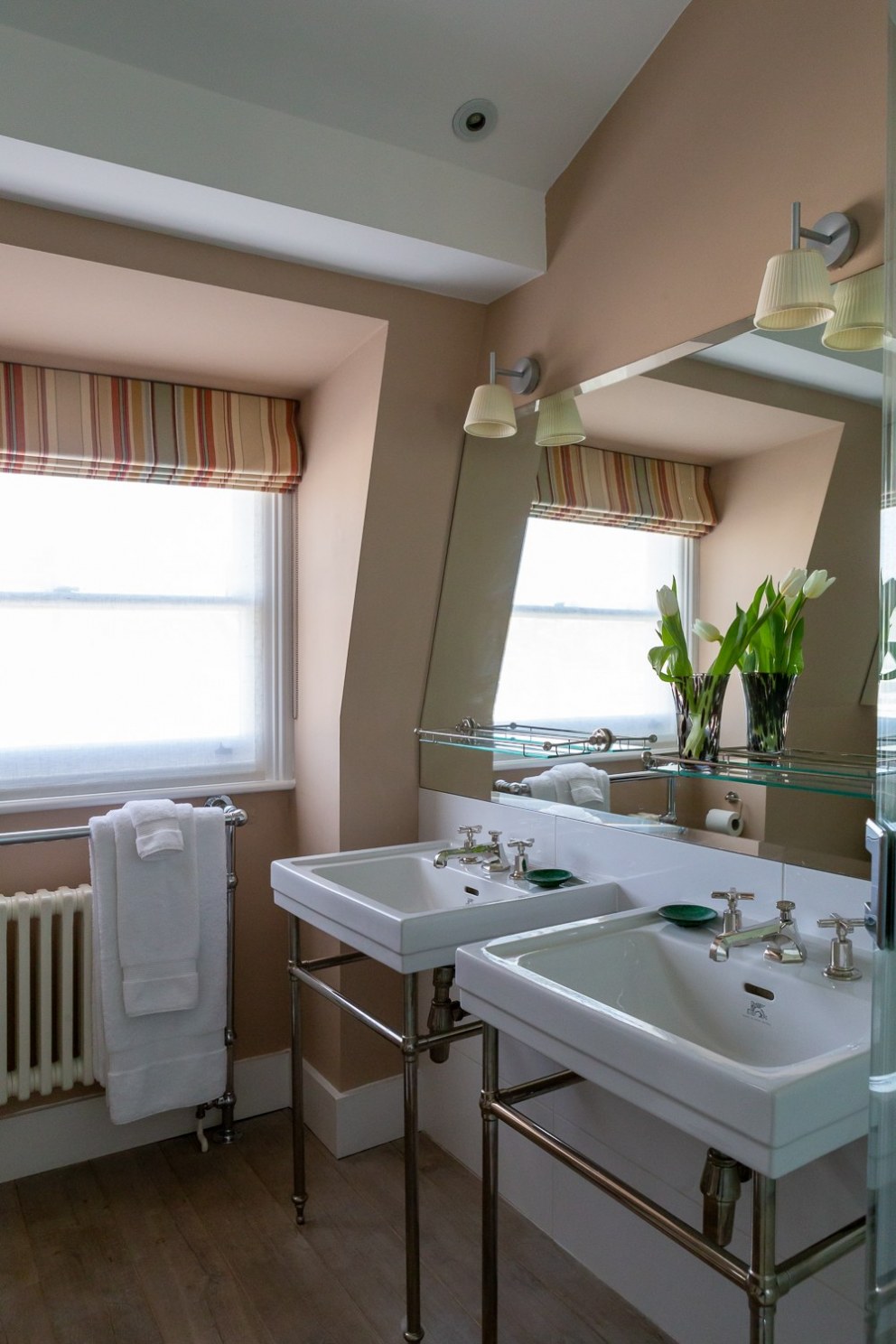 Traveller's London apartment | Master Bathroom | Interior Designers