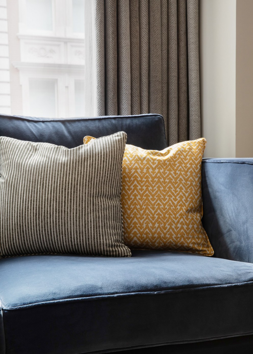 Fitzrovia apartment refurbishment | Sitting room | Interior Designers