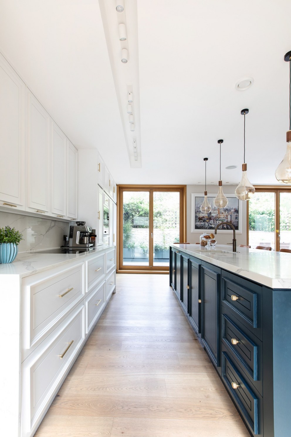 Hampstead modernist house | open plan kitchen | Interior Designers