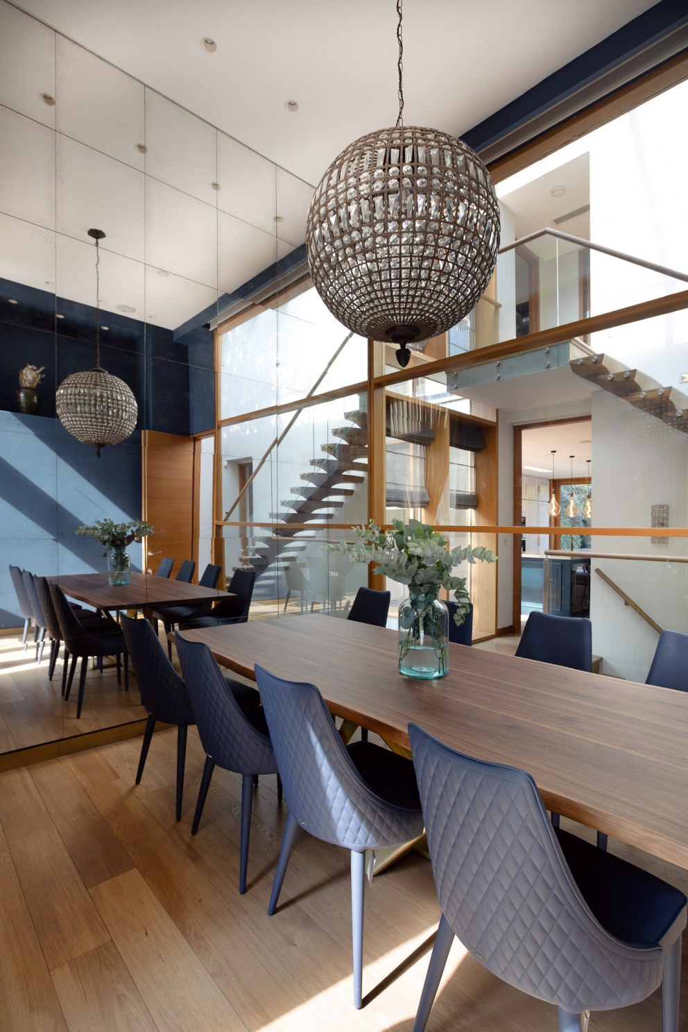 Hampstead modernist house | Dining space | Interior Designers