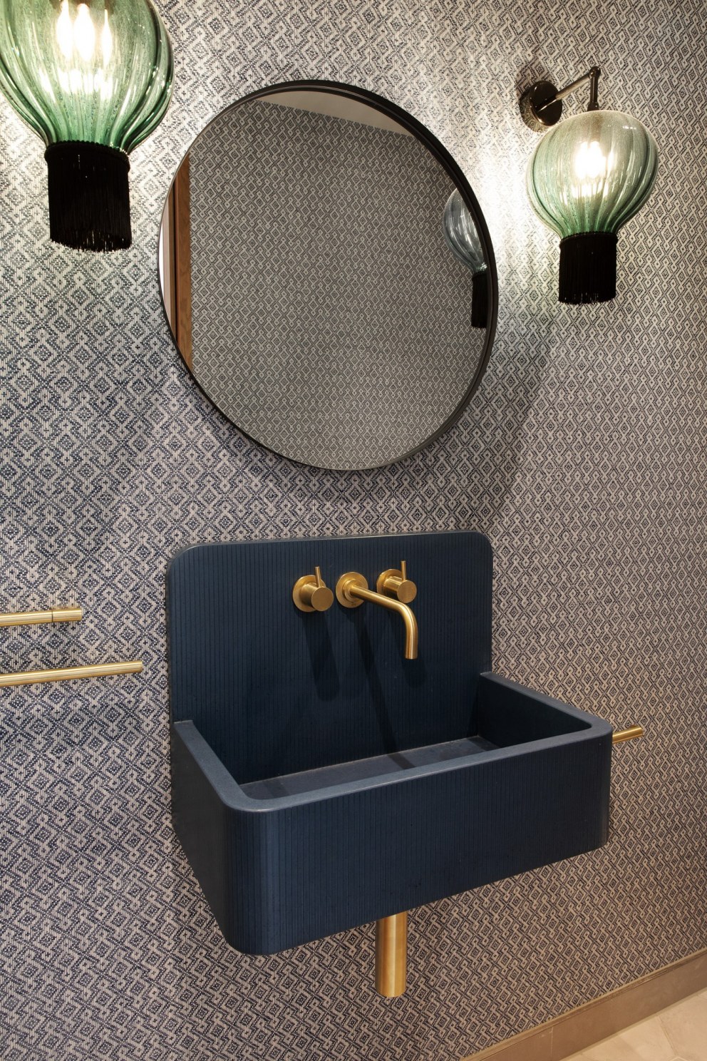 Hampstead modernist house | Powder room | Interior Designers