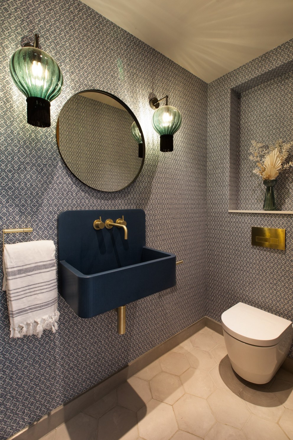 Hampstead modernist house | Powder room | Interior Designers