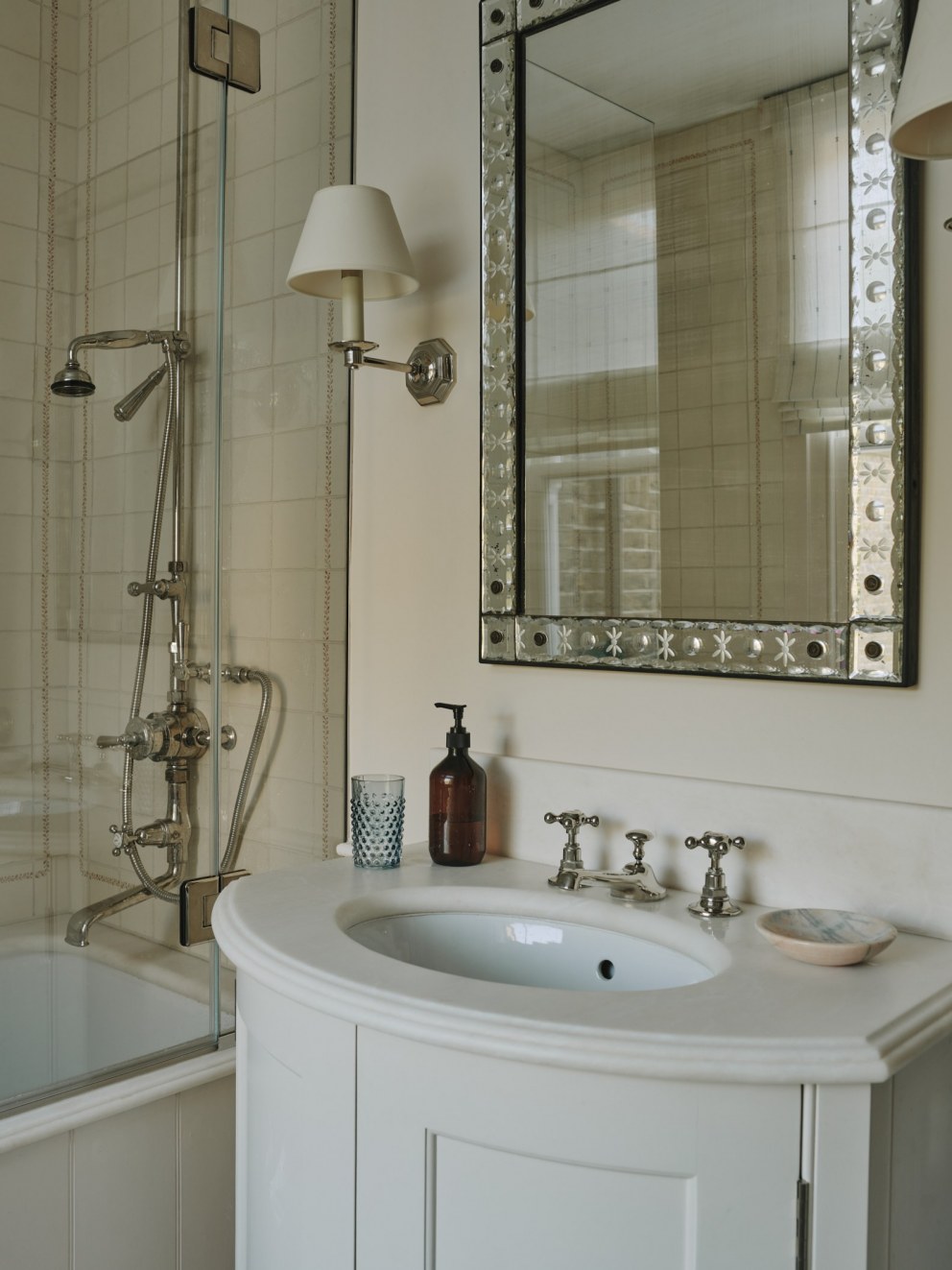 Wallingford Avenue | Guest Bathroom | Interior Designers