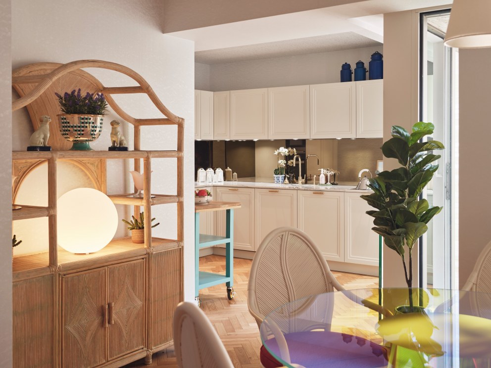 That's A'moire! | That's A'Moire! - View into kitchen | Interior Designers