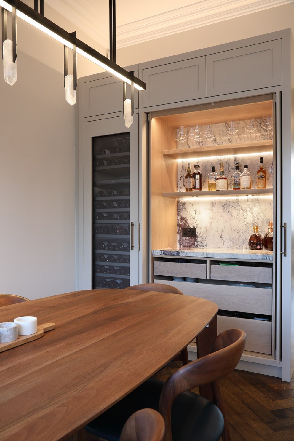 Eaton Square lateral apartment  | Kitchen with coffee station  | Interior Designers